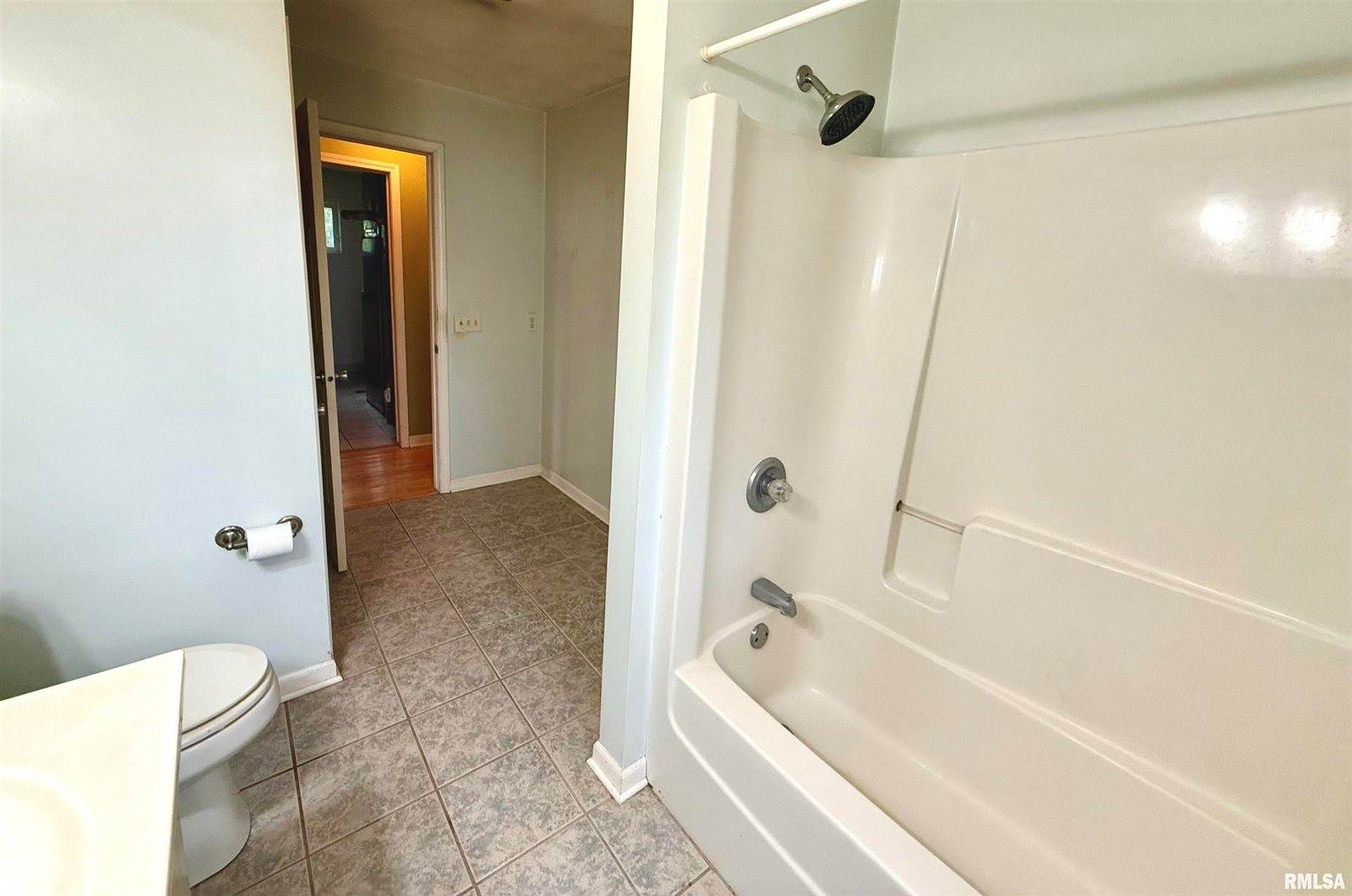 327 7TH Street, Colona, IL 61241