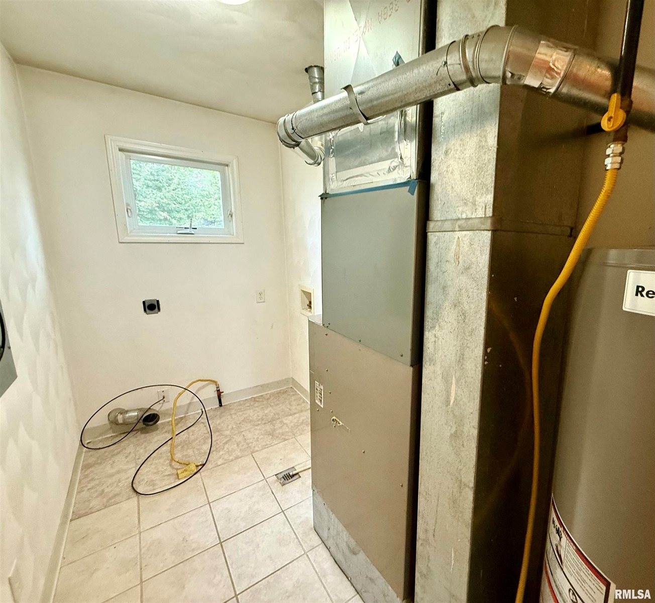 327 7TH Street, Colona, IL 61241