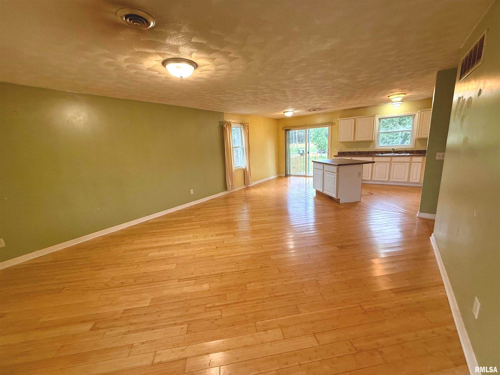 327 7TH Street, Colona, IL 61241