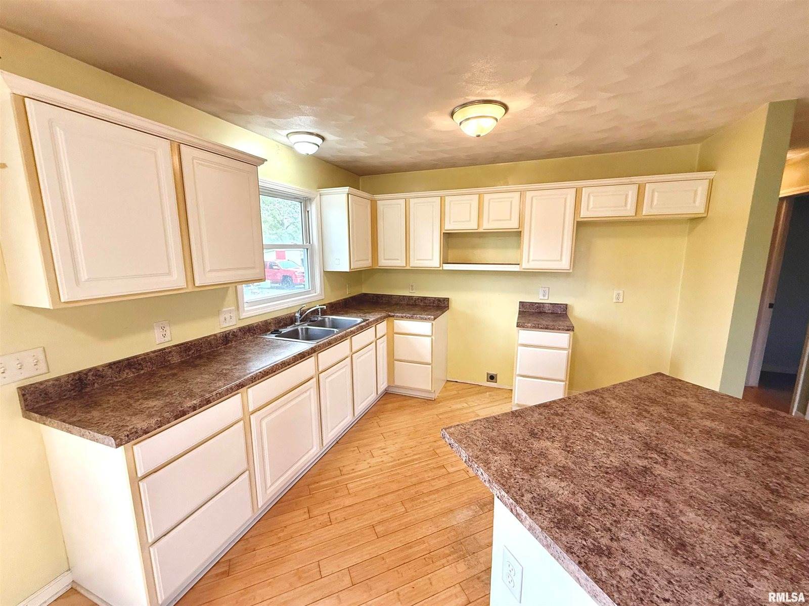 327 7TH Street, Colona, IL 61241