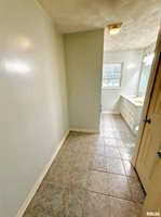 327 7TH Street, Colona, IL 61241