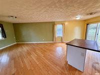 327 7TH Street, Colona, IL 61241