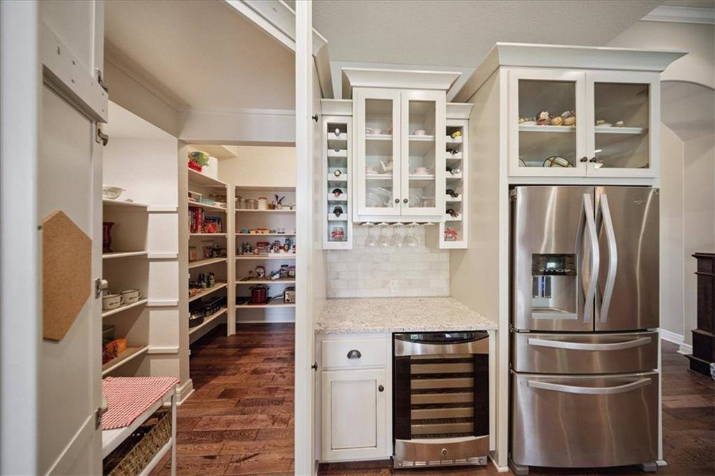 9158 West 178th Terrace, Overland Park, KS 66013