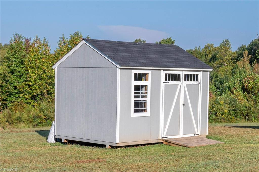 229 Rebecca Avenue, Lexington, NC 27295