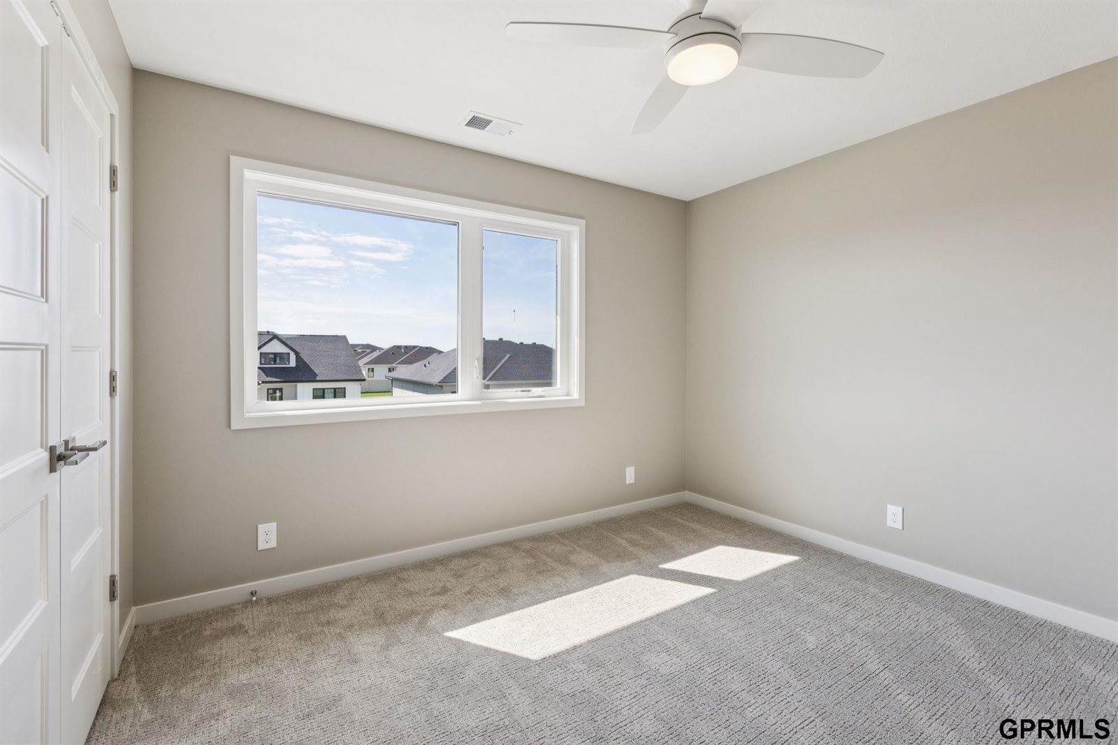 21150 Hartman Avenue, Elkhorn, NE 68022