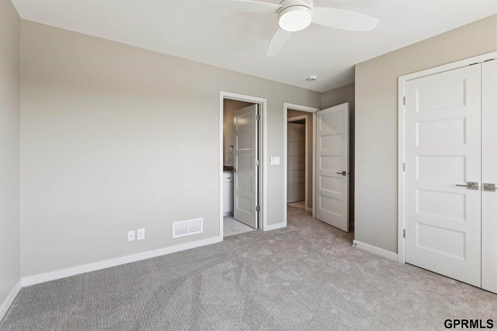 21150 Hartman Avenue, Elkhorn, NE 68022