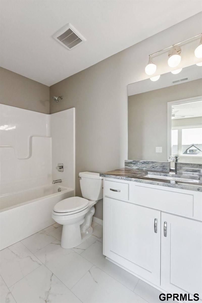 21150 Hartman Avenue, Elkhorn, NE 68022