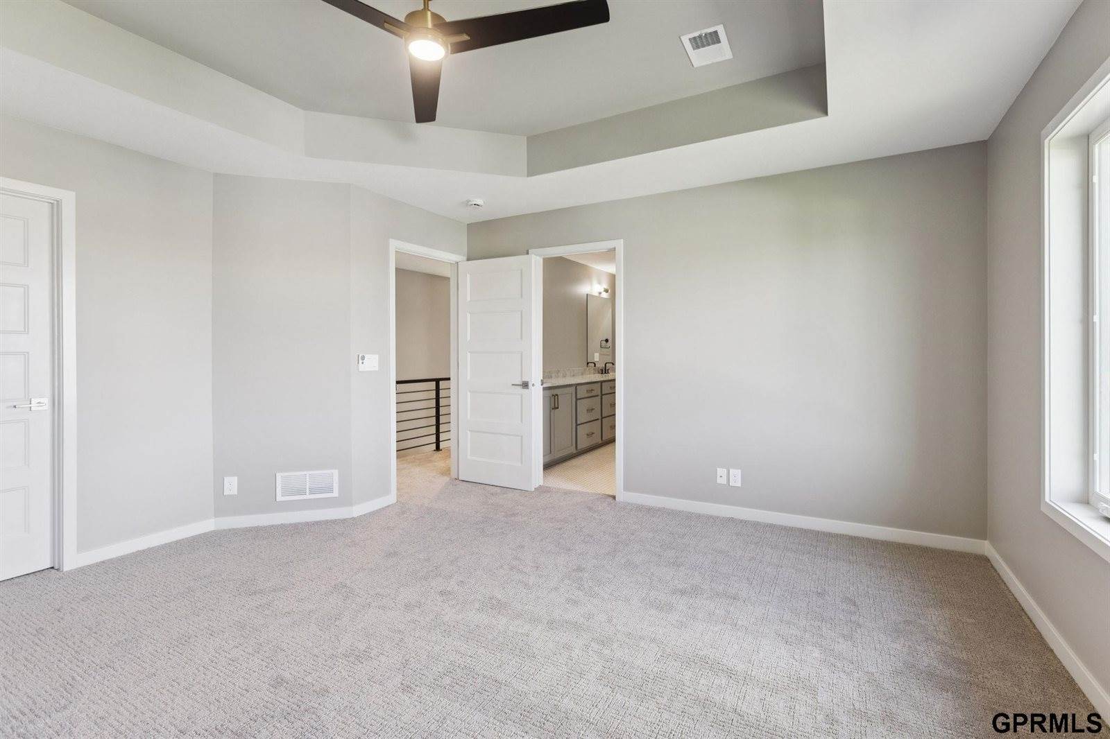 21150 Hartman Avenue, Elkhorn, NE 68022