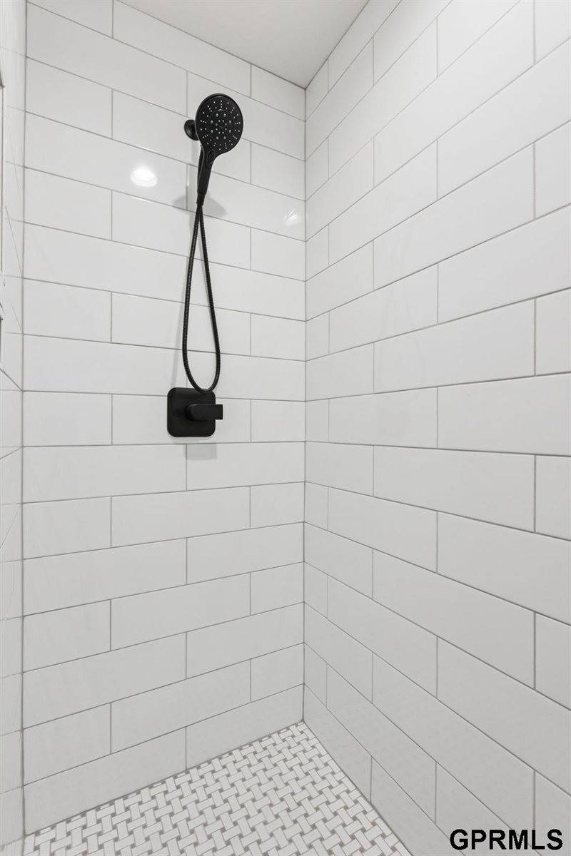 21150 Hartman Avenue, Elkhorn, NE 68022