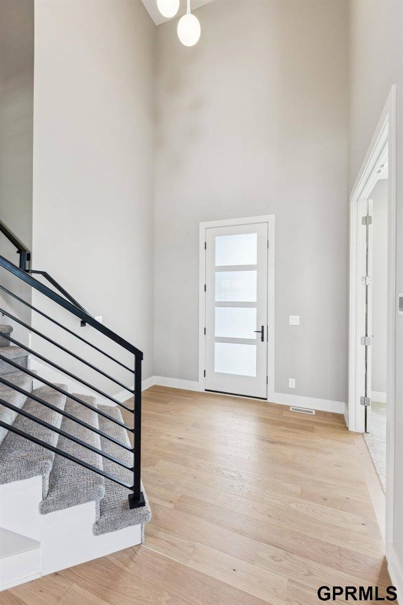 21150 Hartman Avenue, Elkhorn, NE 68022