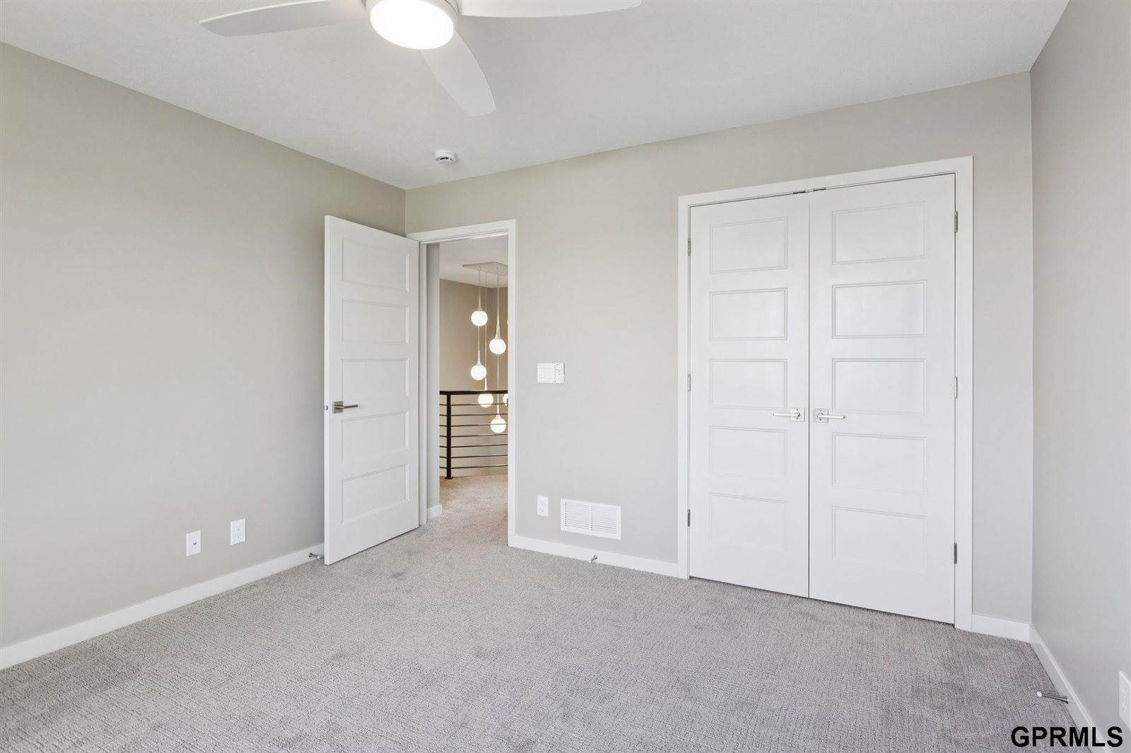 21150 Hartman Avenue, Elkhorn, NE 68022