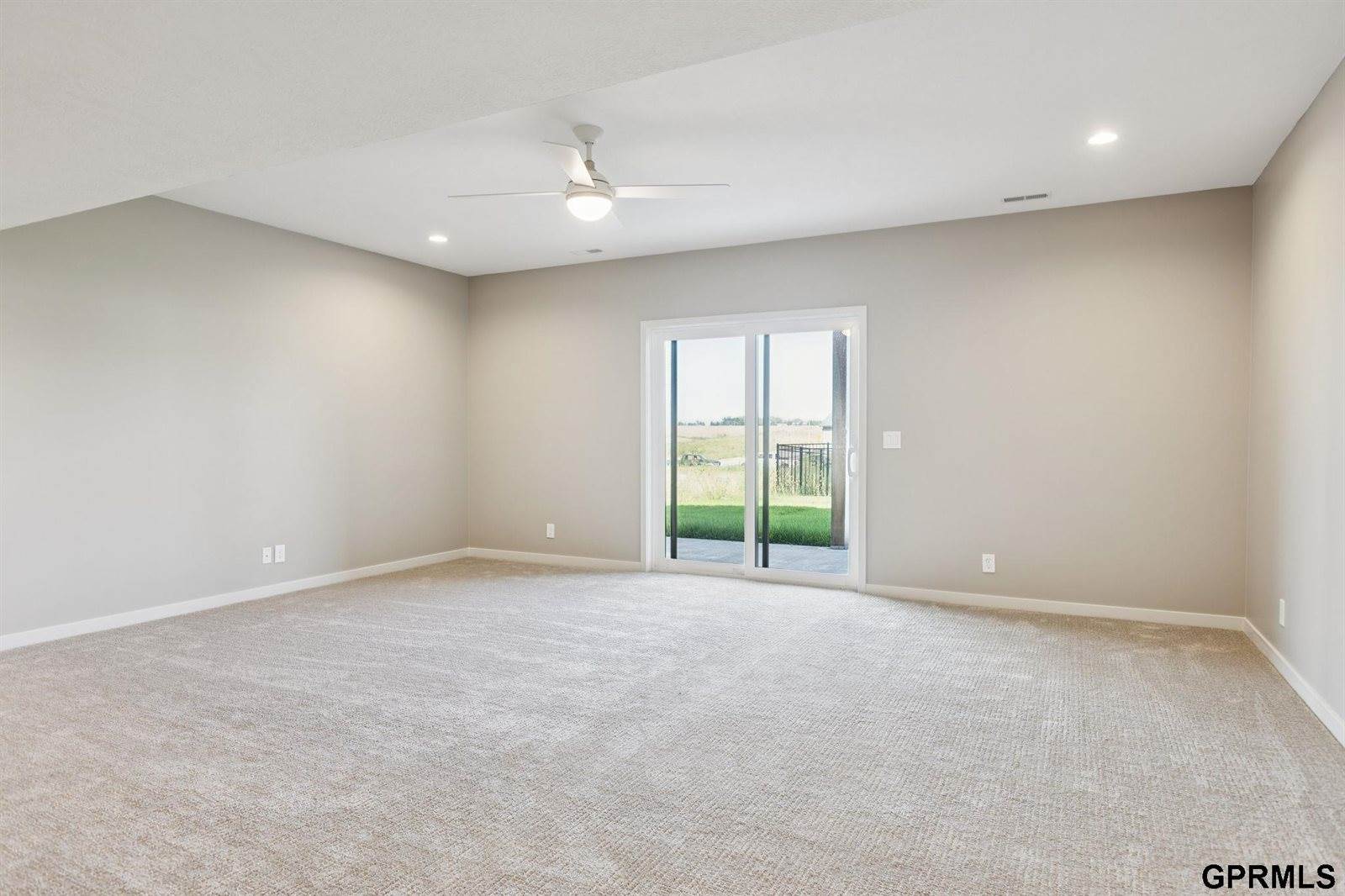 21150 Hartman Avenue, Elkhorn, NE 68022