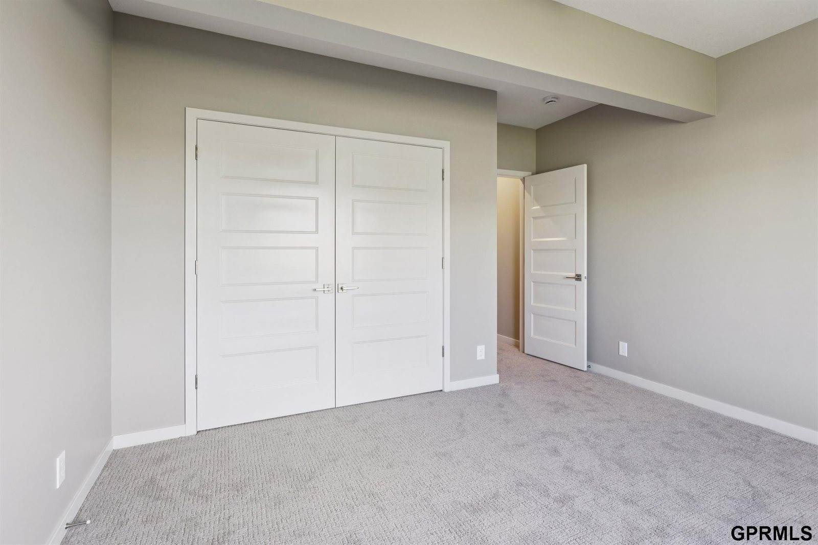 21150 Hartman Avenue, Elkhorn, NE 68022