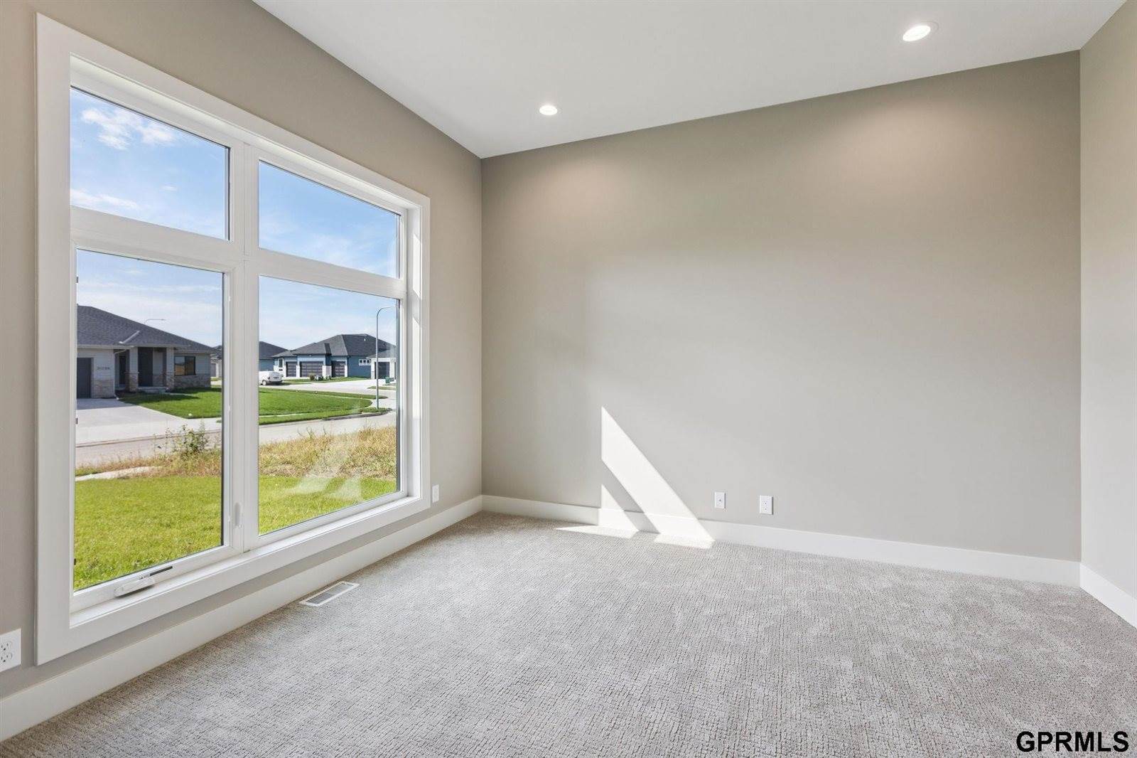 21150 Hartman Avenue, Elkhorn, NE 68022