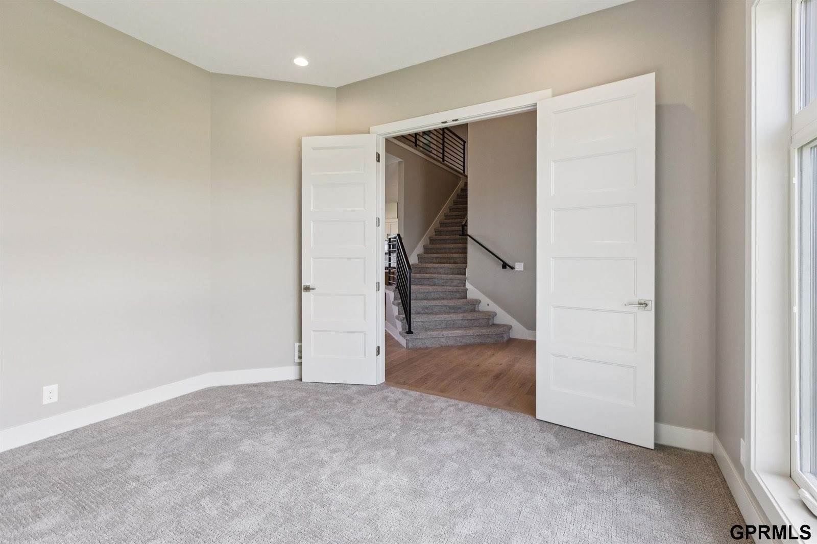 21150 Hartman Avenue, Elkhorn, NE 68022