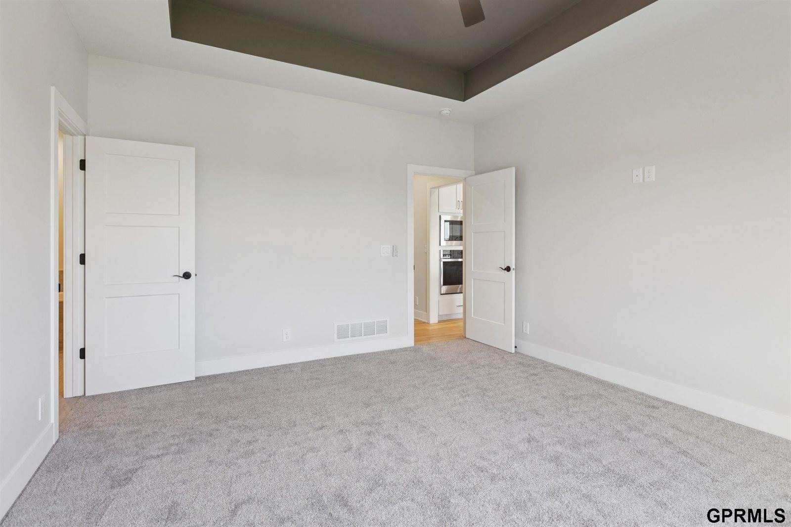 21138 Hartman Avenue, Elkhorn, NE 68022