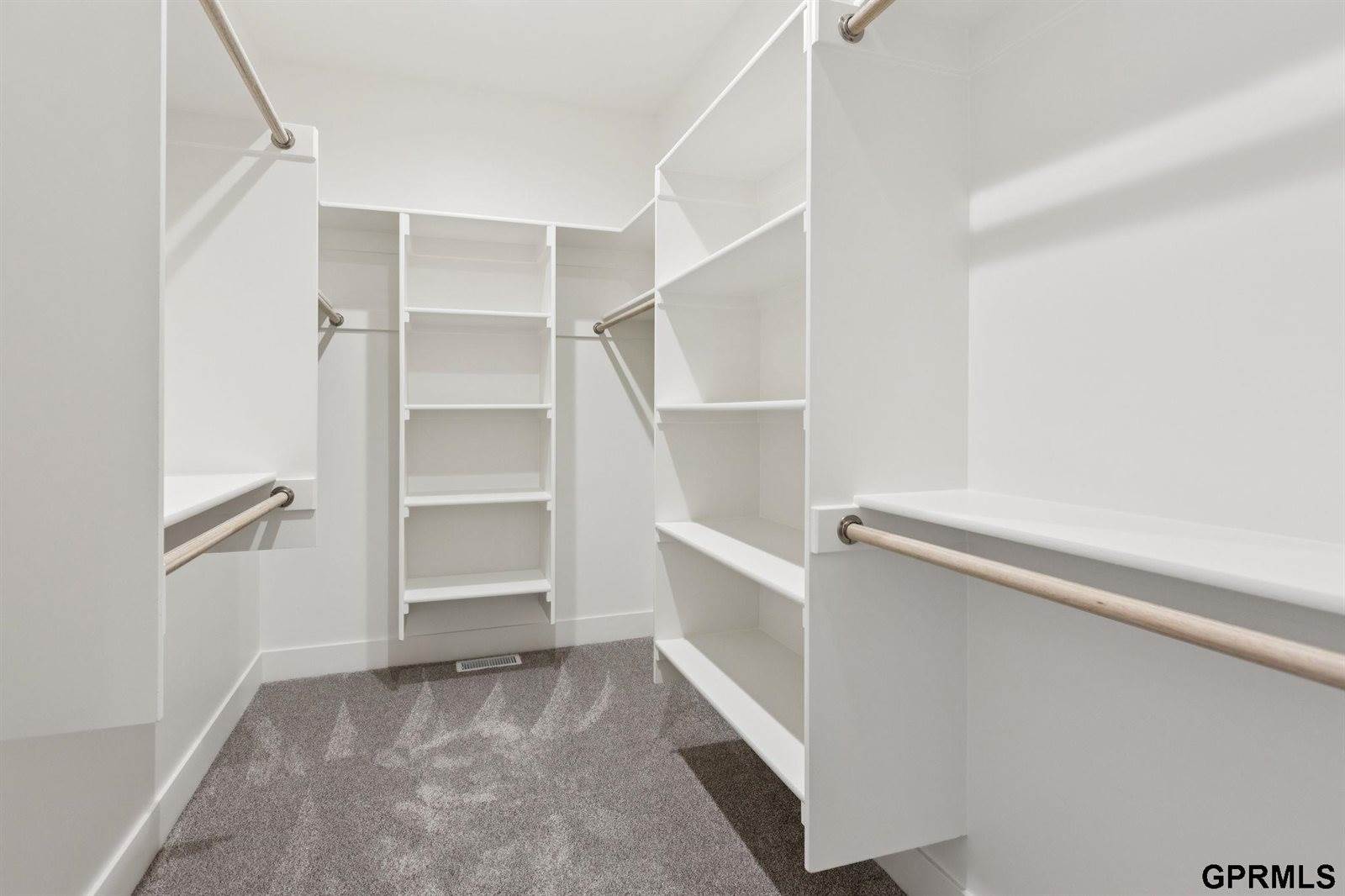 21138 Hartman Avenue, Elkhorn, NE 68022