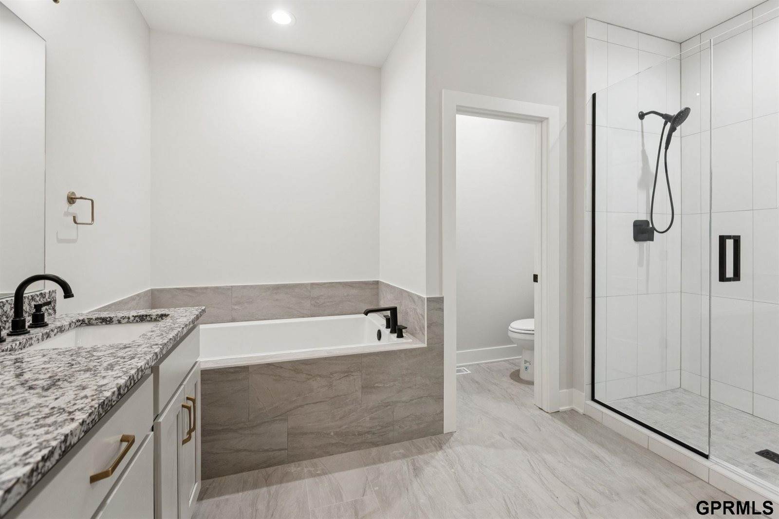 21138 Hartman Avenue, Elkhorn, NE 68022