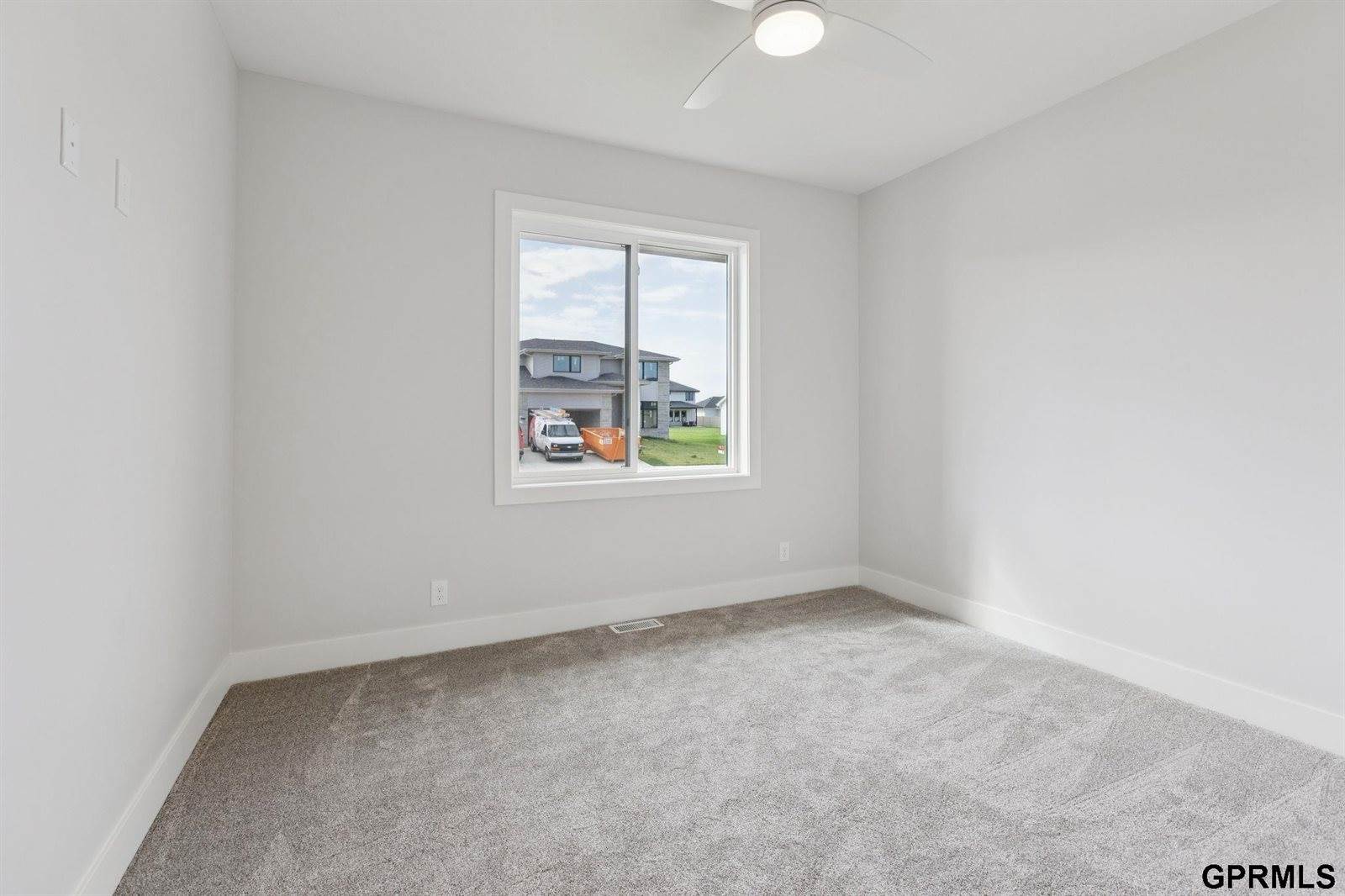 21138 Hartman Avenue, Elkhorn, NE 68022