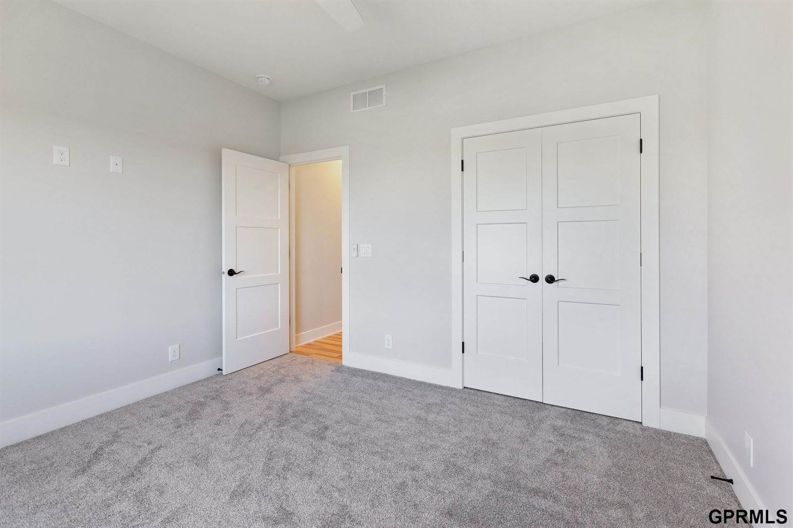 21138 Hartman Avenue, Elkhorn, NE 68022