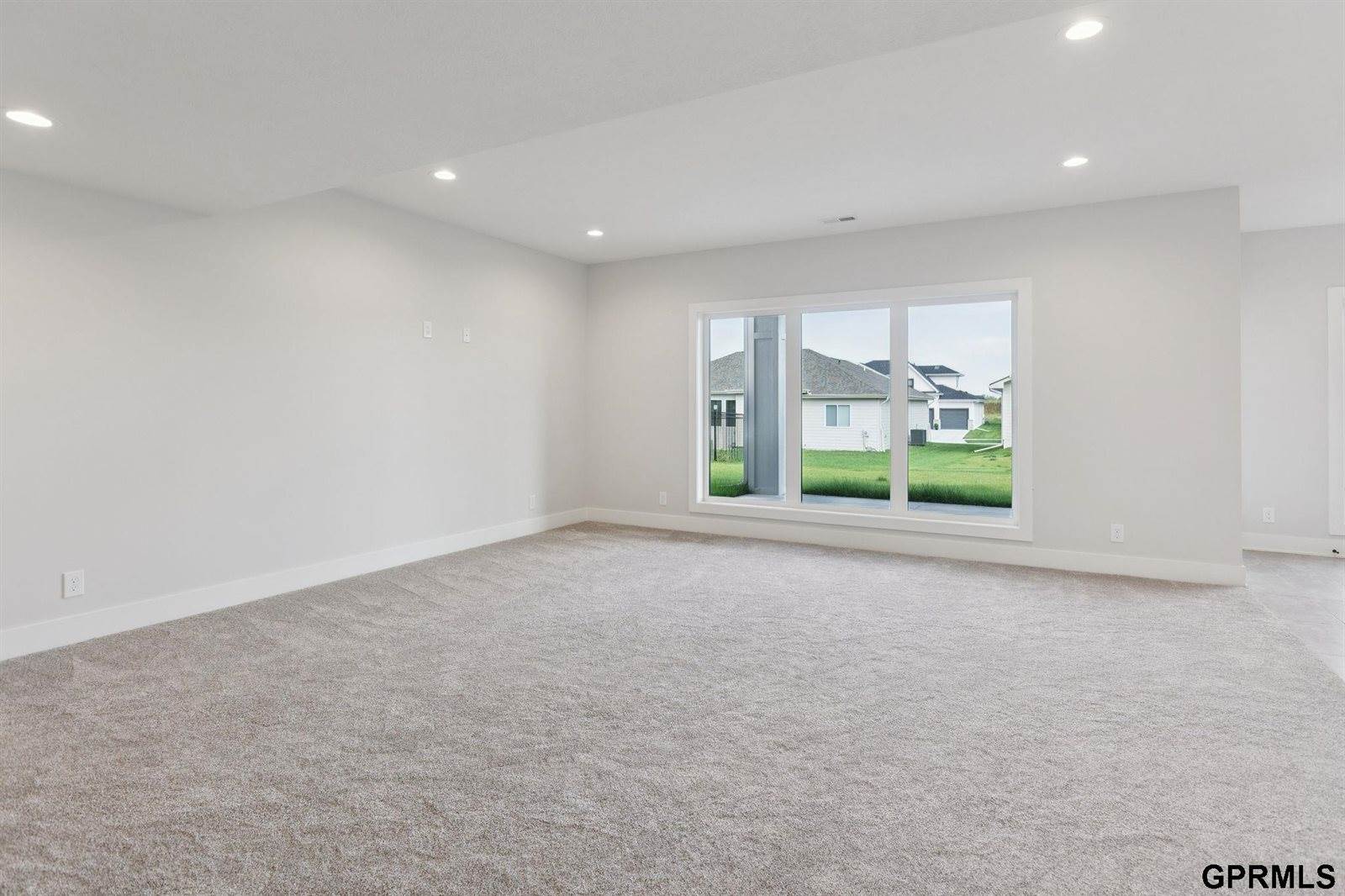 21138 Hartman Avenue, Elkhorn, NE 68022