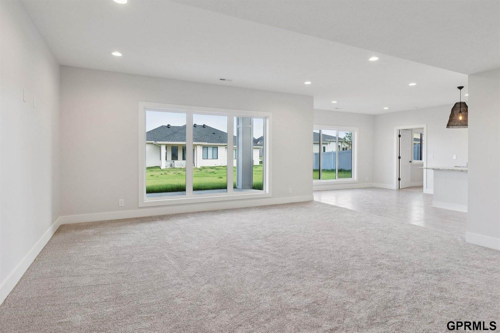 21138 Hartman Avenue, Elkhorn, NE 68022