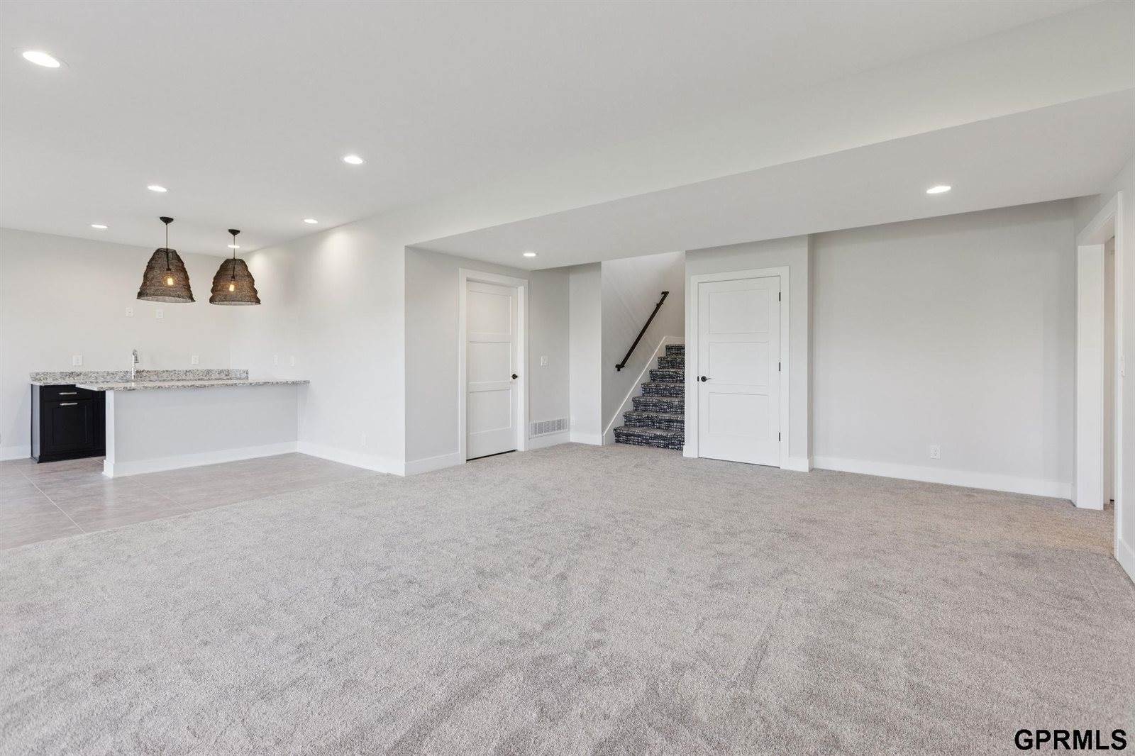 21138 Hartman Avenue, Elkhorn, NE 68022