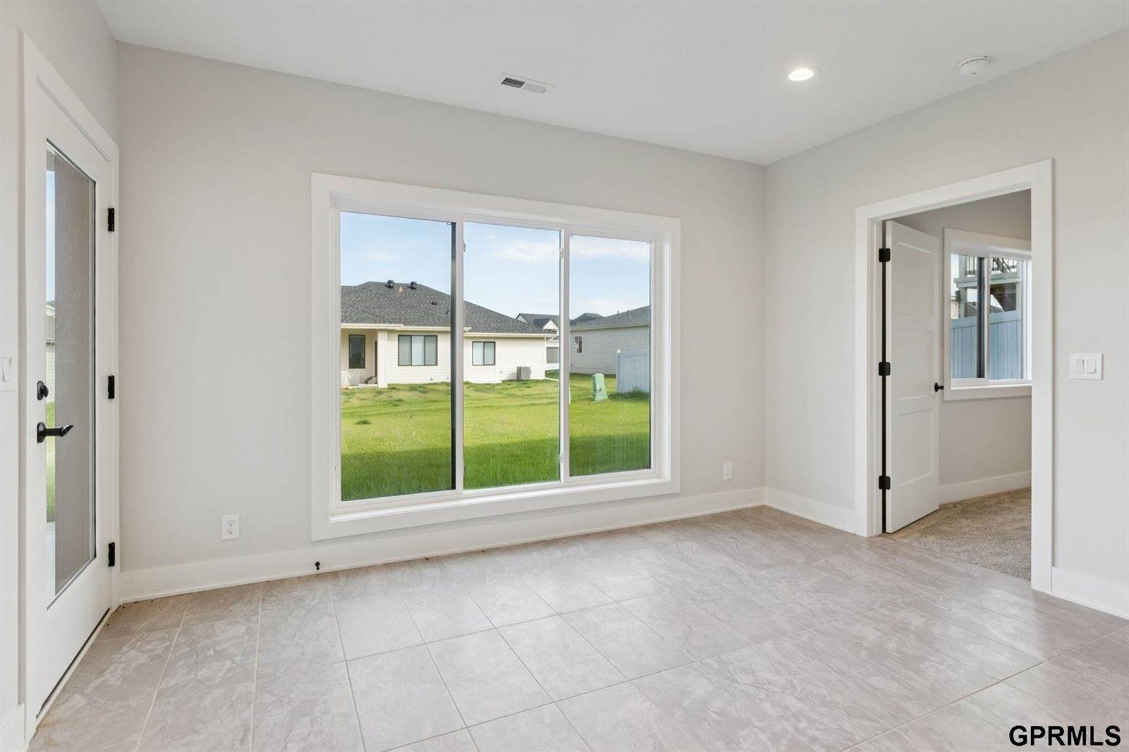 21138 Hartman Avenue, Elkhorn, NE 68022