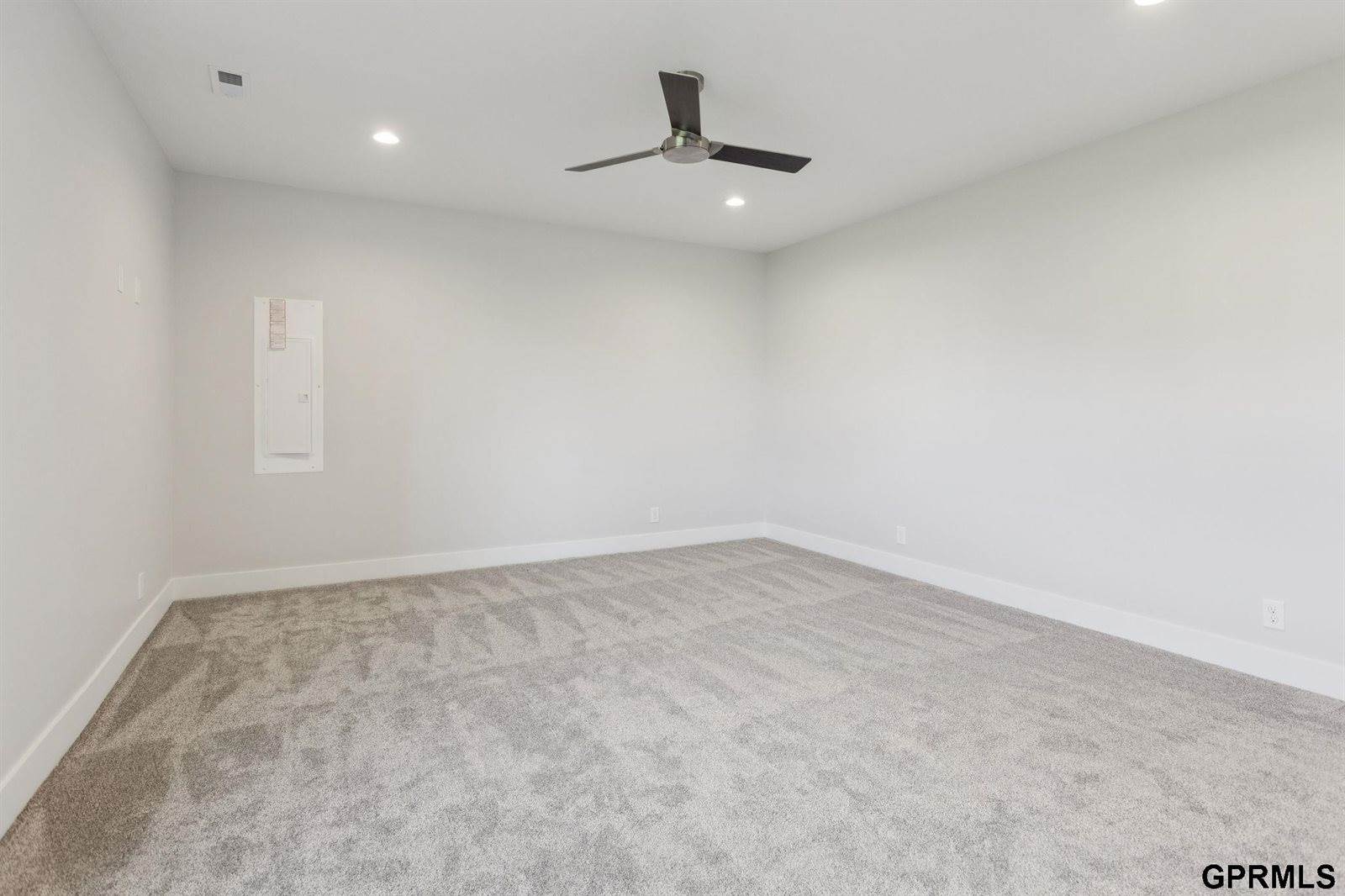 21138 Hartman Avenue, Elkhorn, NE 68022