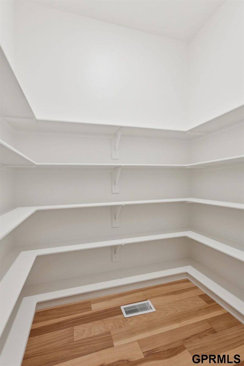 21138 Hartman Avenue, Elkhorn, NE 68022