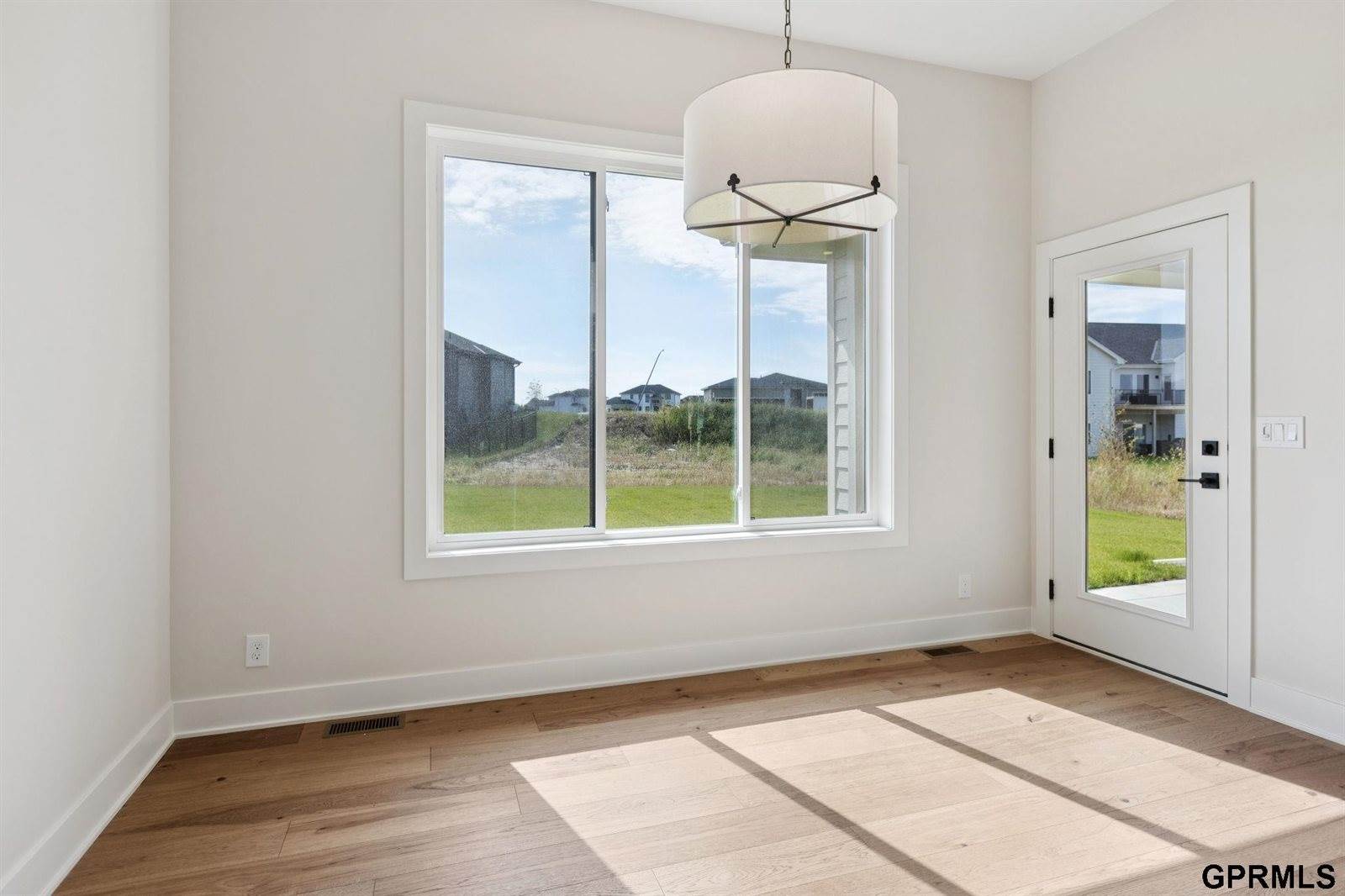 21115 Jessie Avenue, Elkhorn, NE 68022