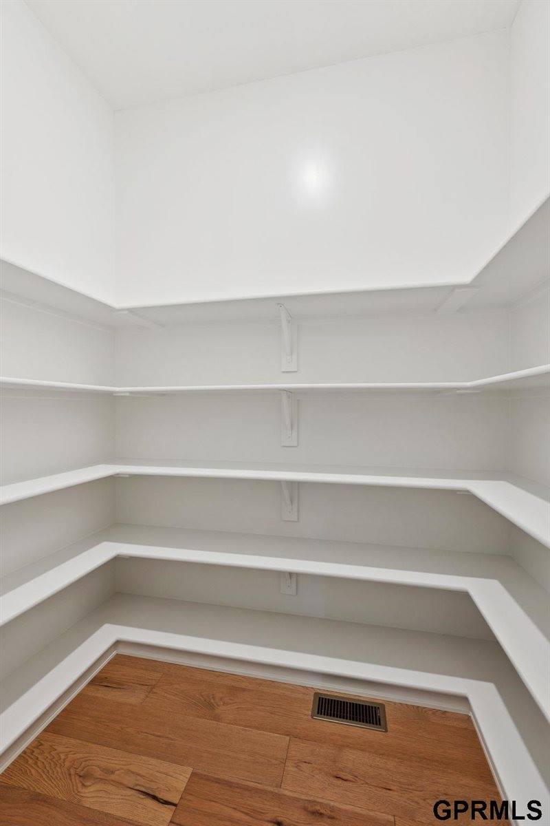 21115 Jessie Avenue, Elkhorn, NE 68022