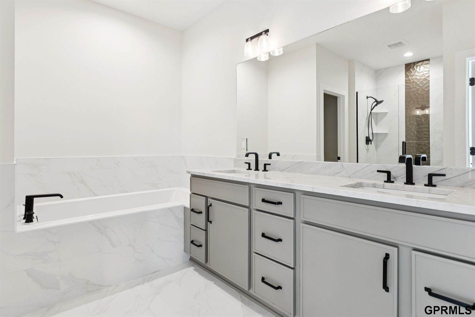 21115 Jessie Avenue, Elkhorn, NE 68022