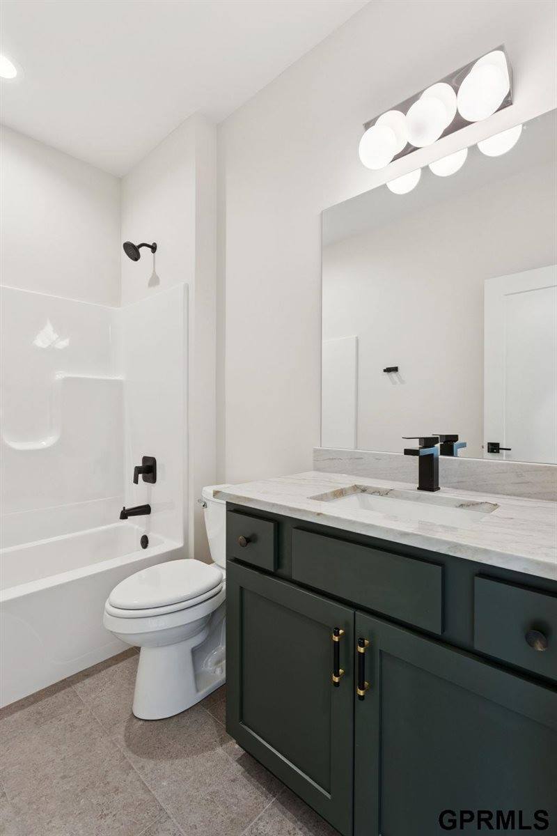 21115 Jessie Avenue, Elkhorn, NE 68022