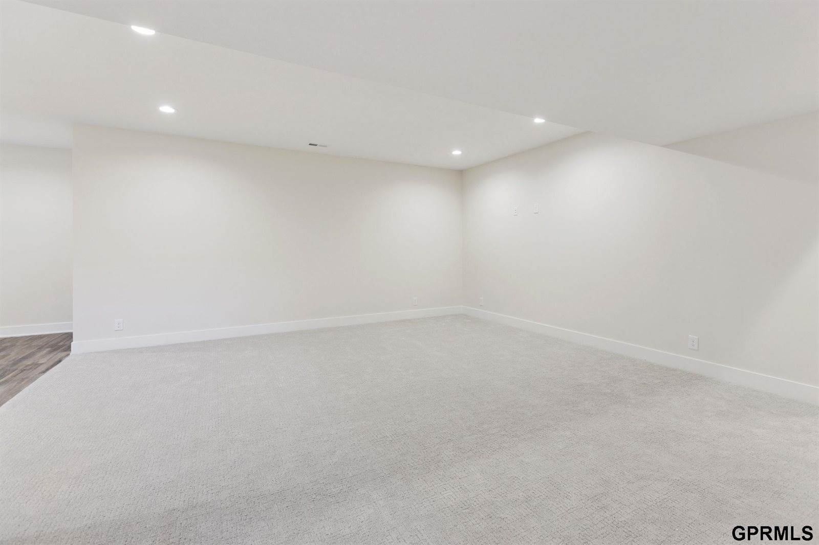 21115 Jessie Avenue, Elkhorn, NE 68022