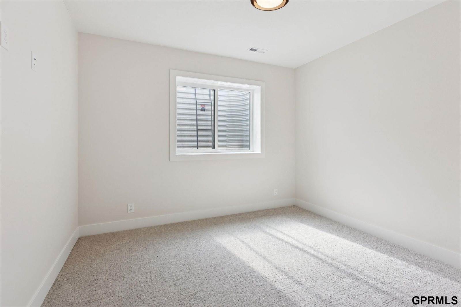 21115 Jessie Avenue, Elkhorn, NE 68022