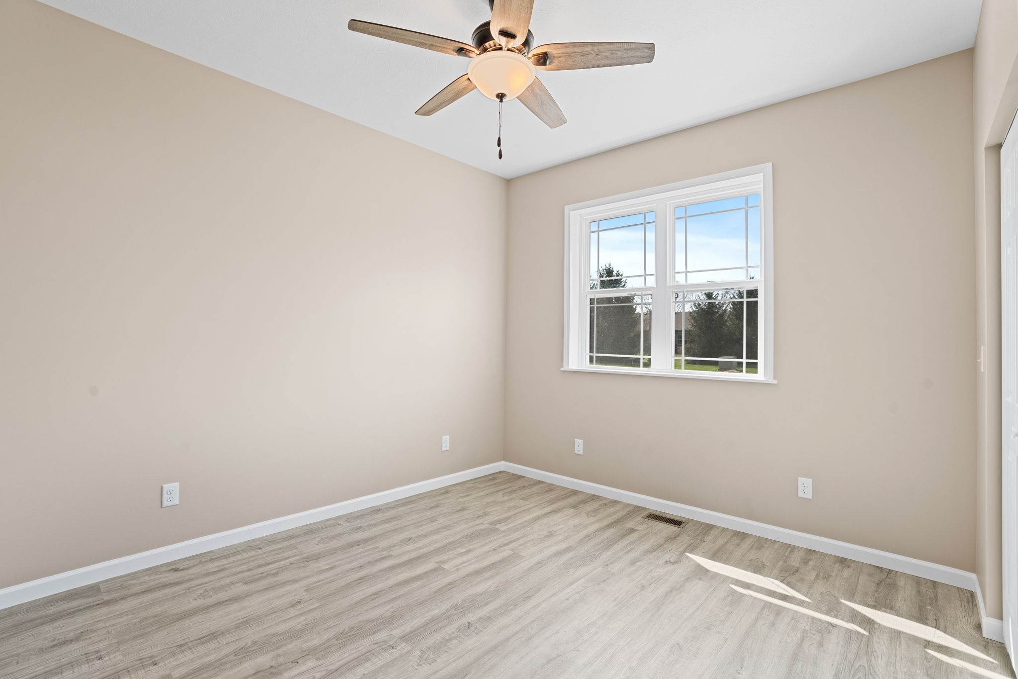 1108 W Ewing St, Clinton, IN 47842