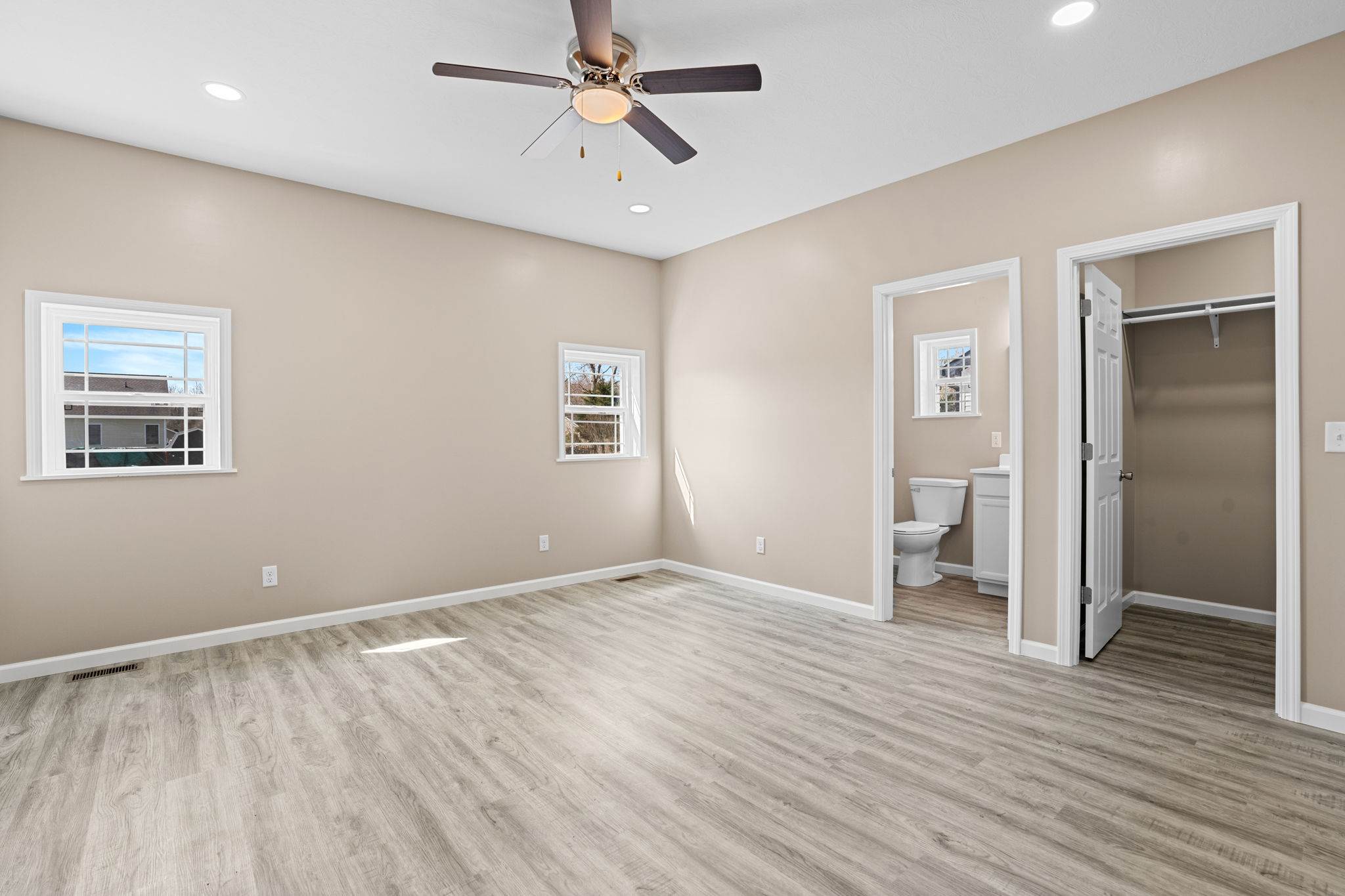 1108 W Ewing St, Clinton, IN 47842