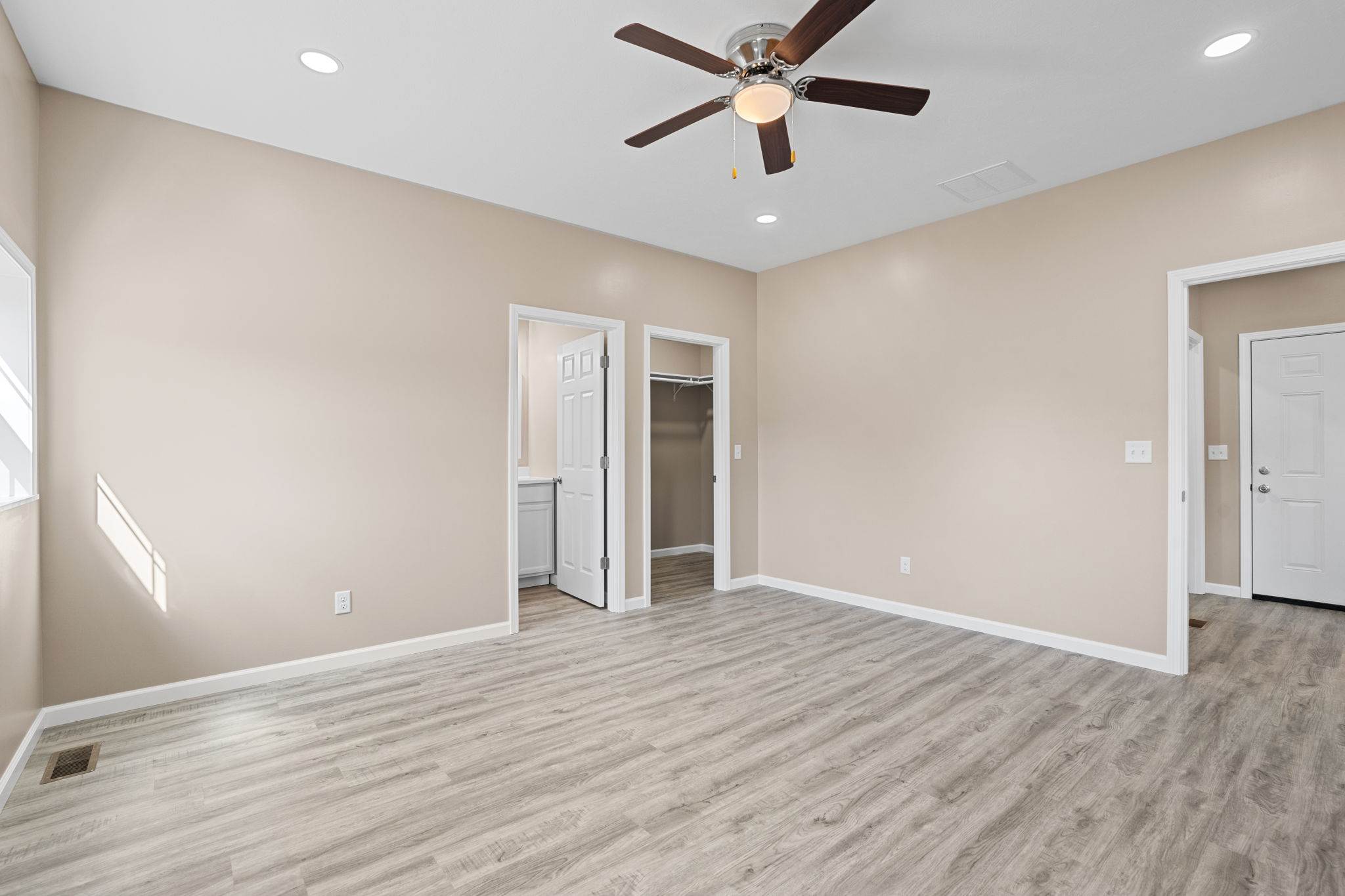 1108 W Ewing St, Clinton, IN 47842