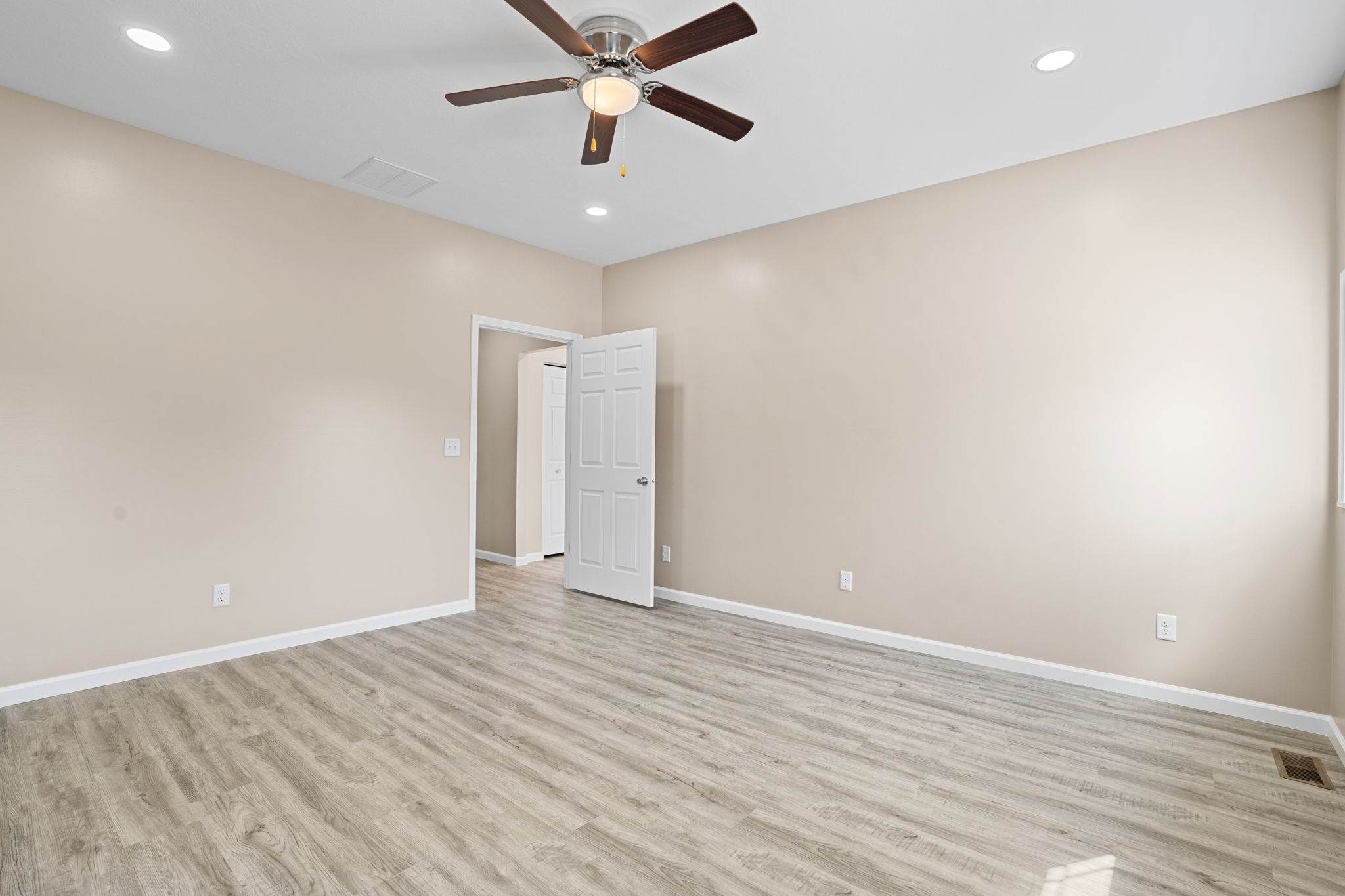 1108 W Ewing St, Clinton, IN 47842