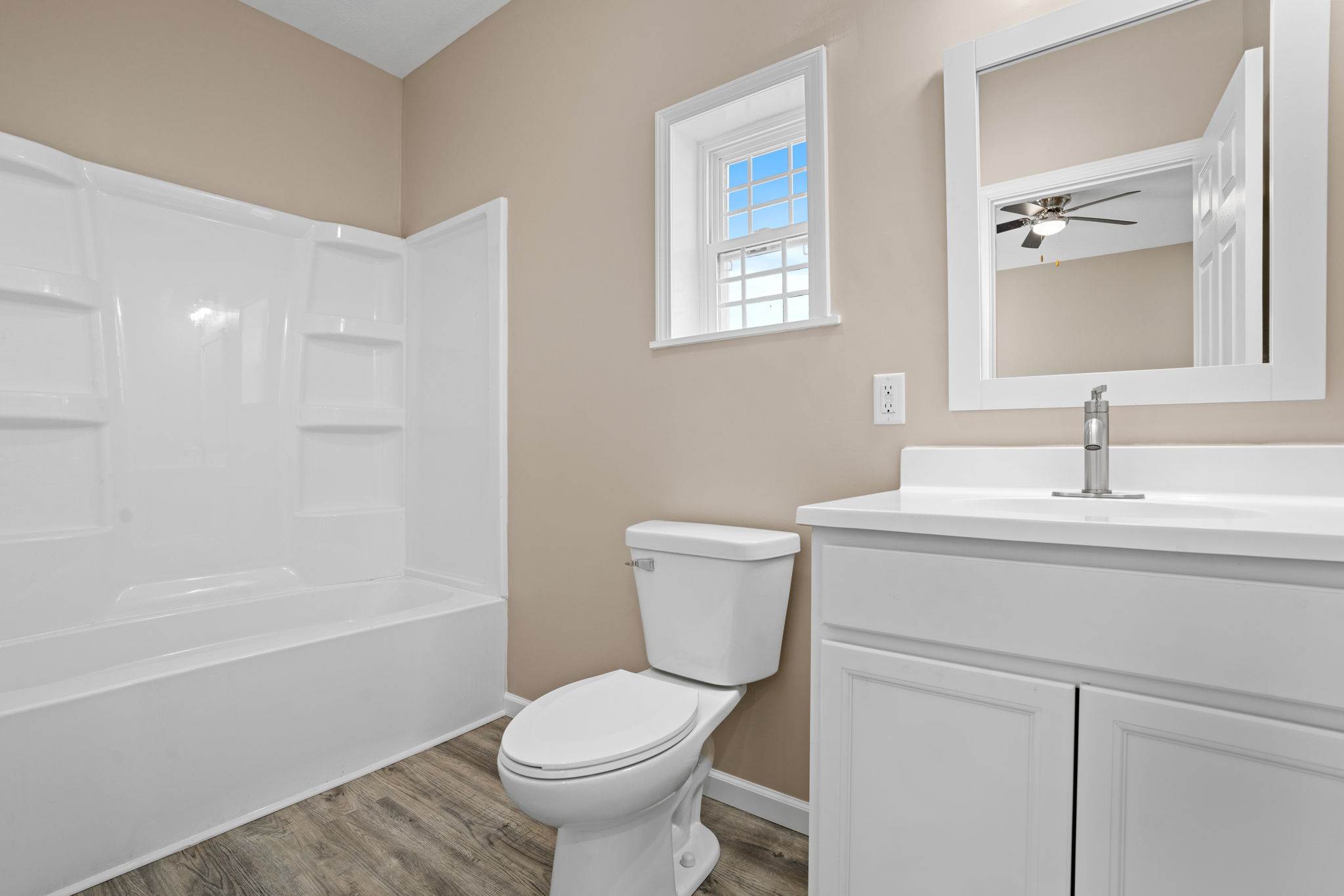 1108 W Ewing St, Clinton, IN 47842