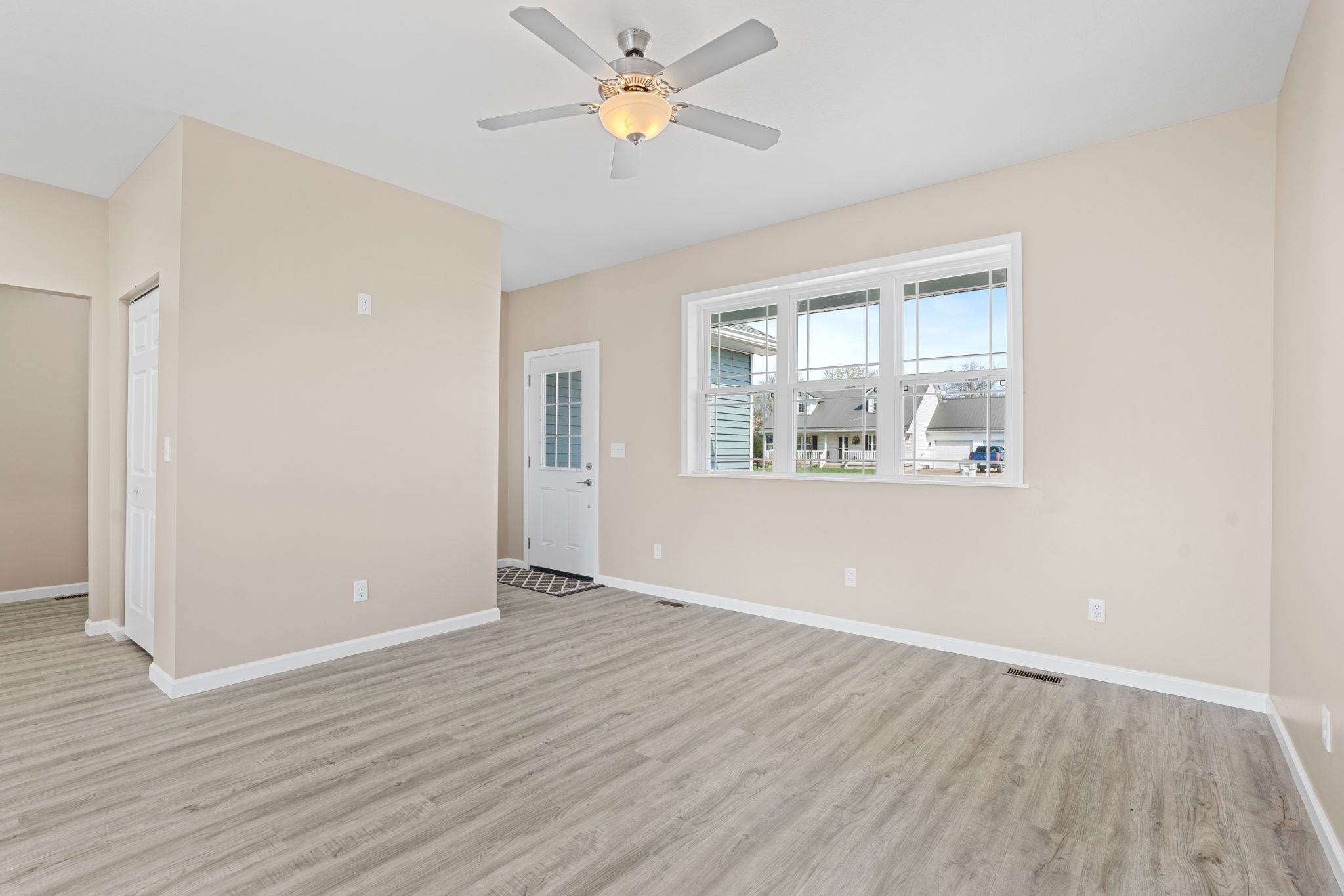 1108 W Ewing St, Clinton, IN 47842