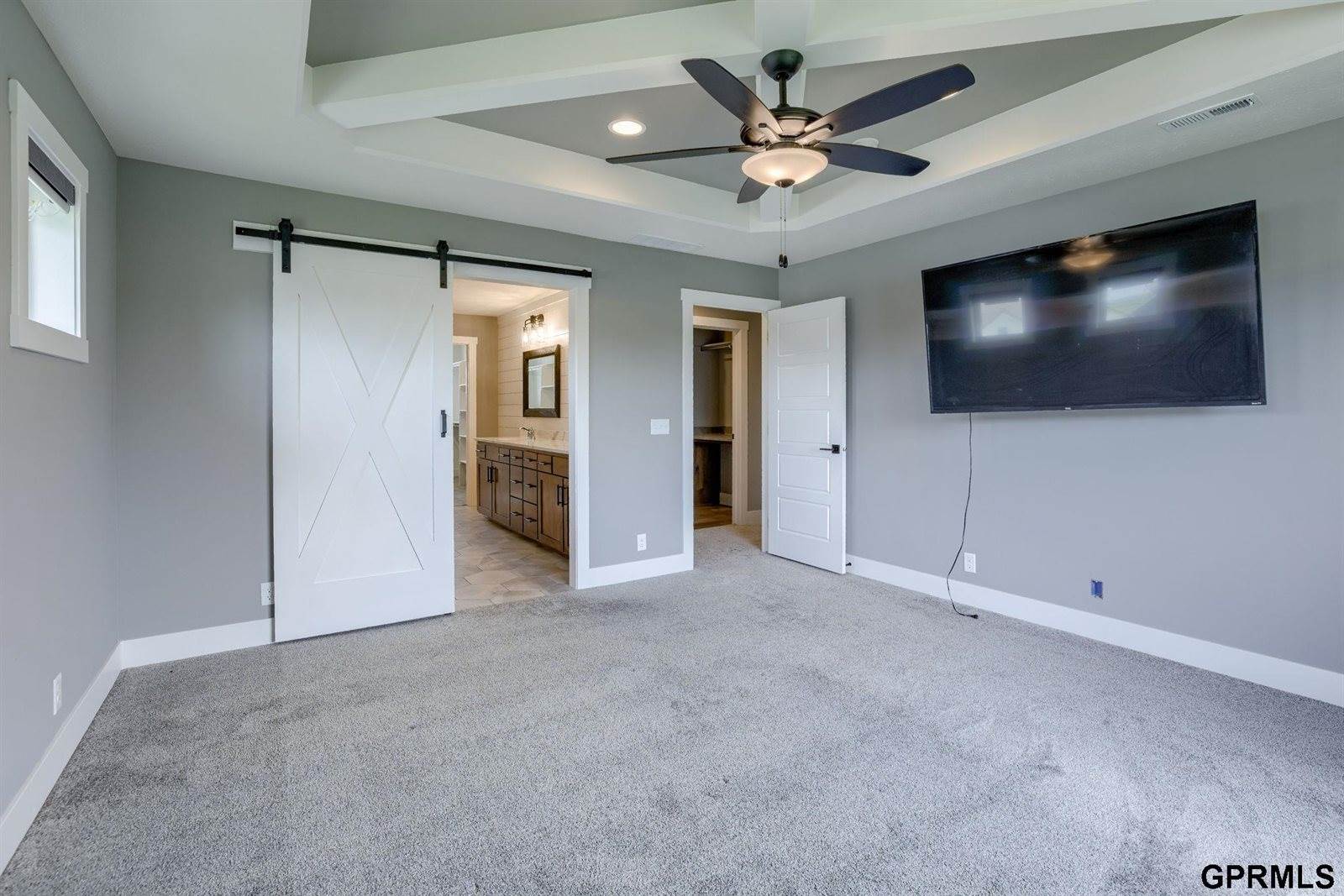 11313 Sunburst Drive, Papillion, NE 68046