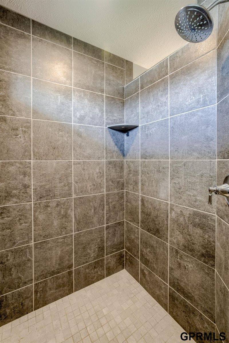 11313 Sunburst Drive, Papillion, NE 68046