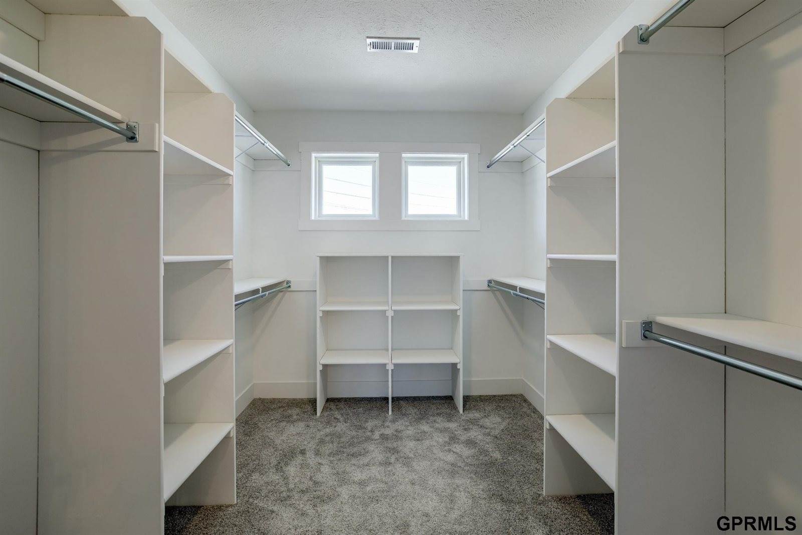 11313 Sunburst Drive, Papillion, NE 68046