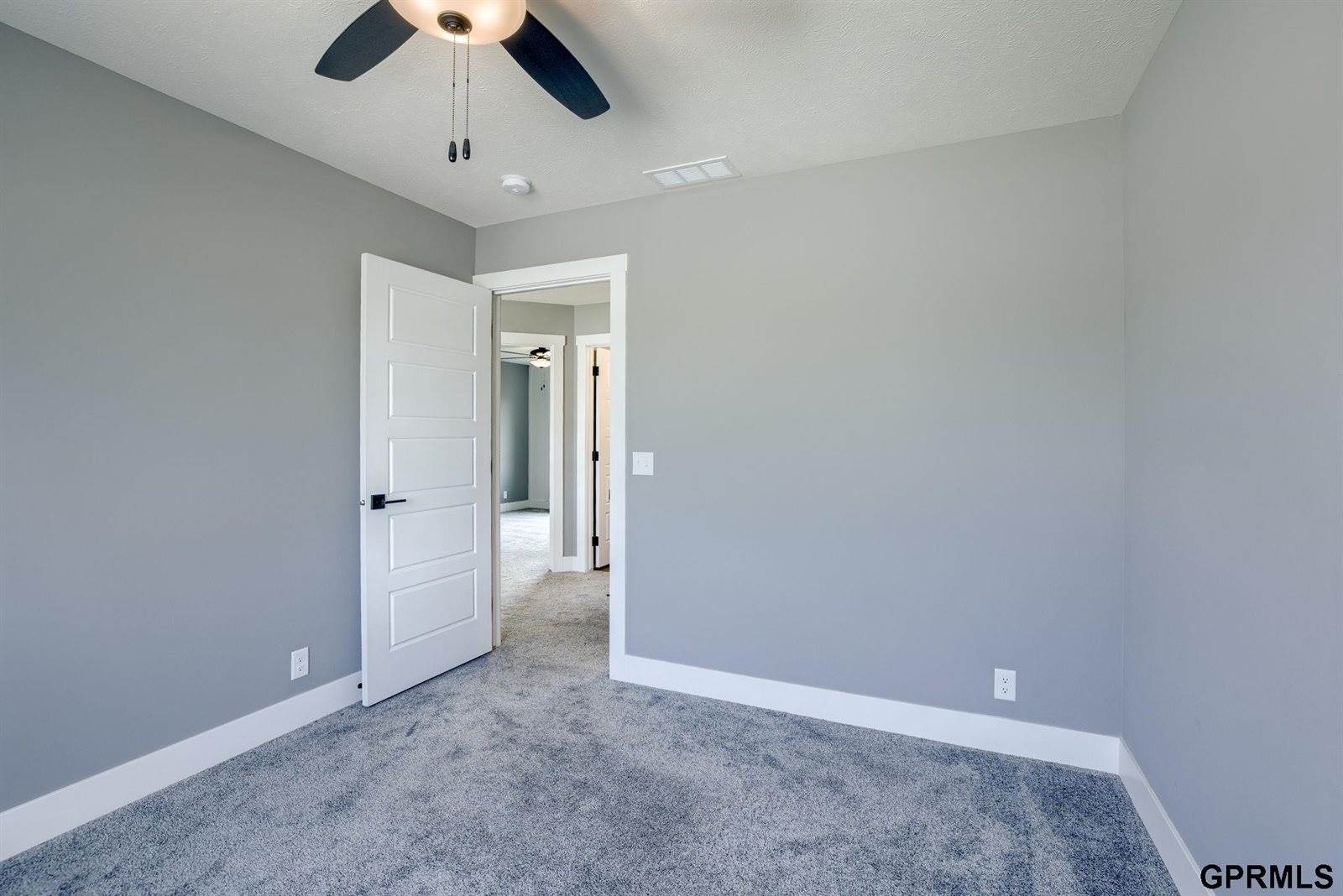 11313 Sunburst Drive, Papillion, NE 68046