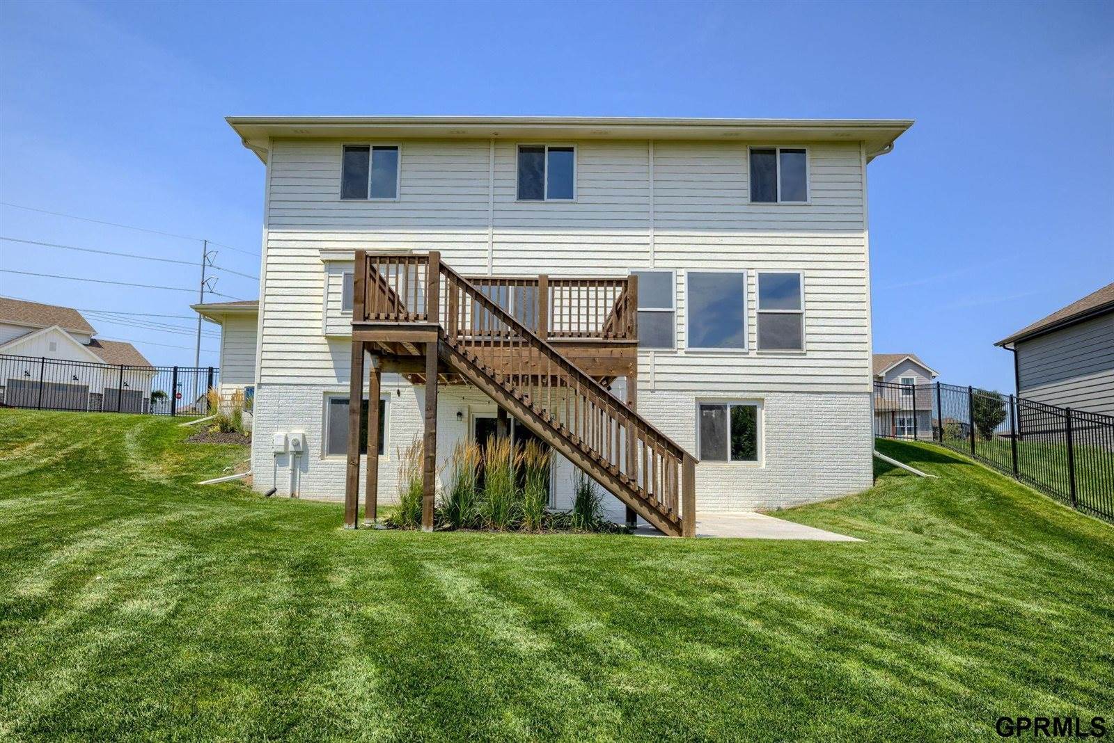 11313 Sunburst Drive, Papillion, NE 68046