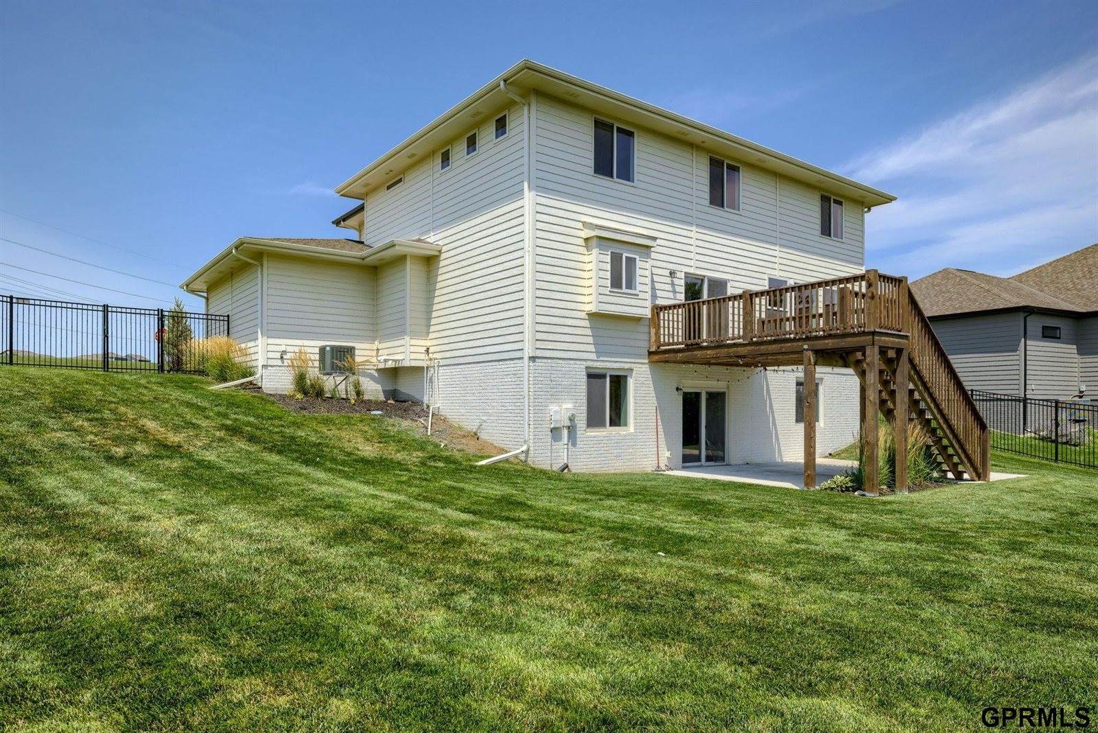 11313 Sunburst Drive, Papillion, NE 68046