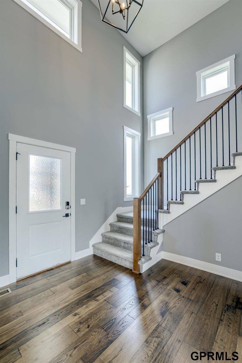 11313 Sunburst Drive, Papillion, NE 68046