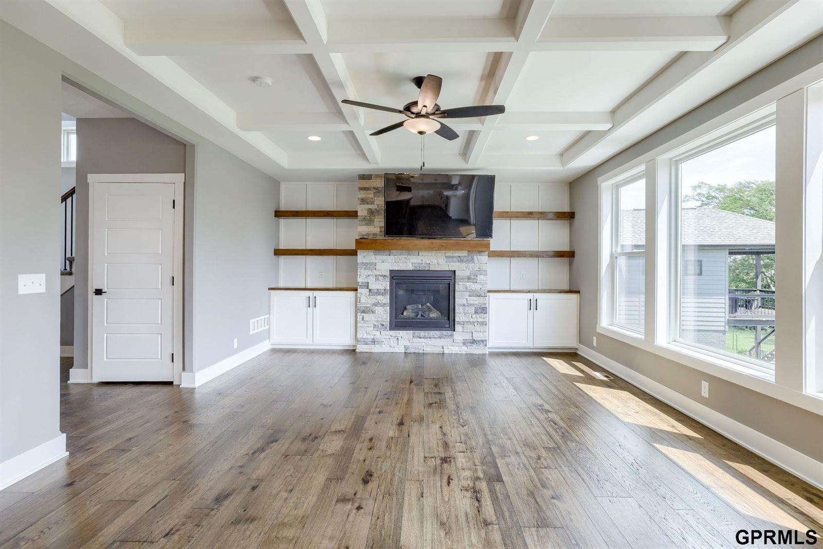 11313 Sunburst Drive, Papillion, NE 68046